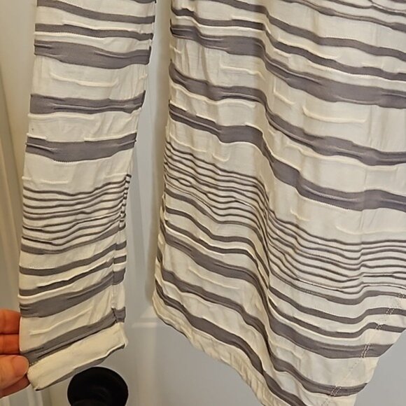 Doe & Rae Cardigan Top Size Small New Striped Flowy Textured Stretch Office - Picture 3 of 11